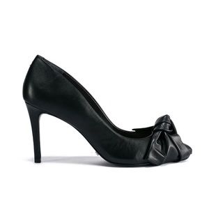 Schutz black bow leather pump (BRA sz 35 / EUR size 37)